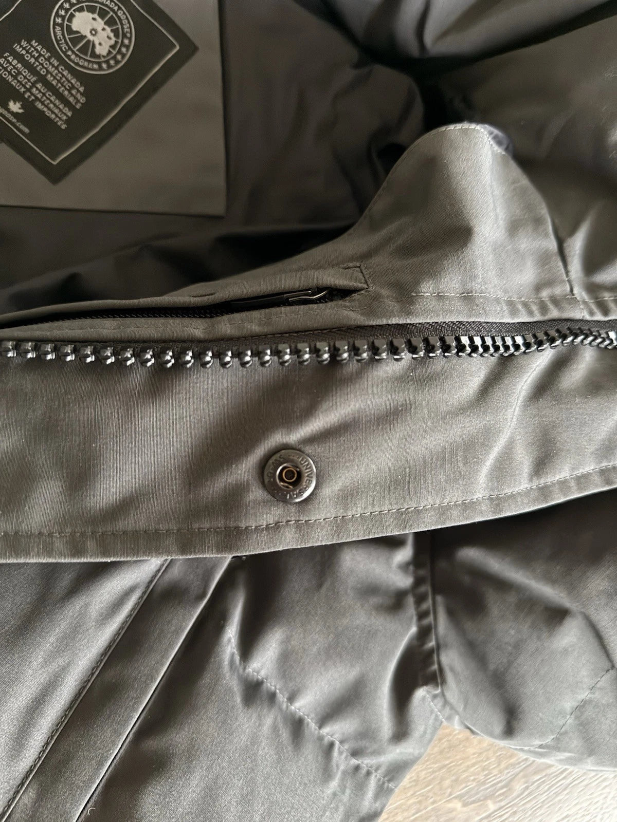 Nova Saints™ Canada Goose Wyndham Parka Grey/Black Badge