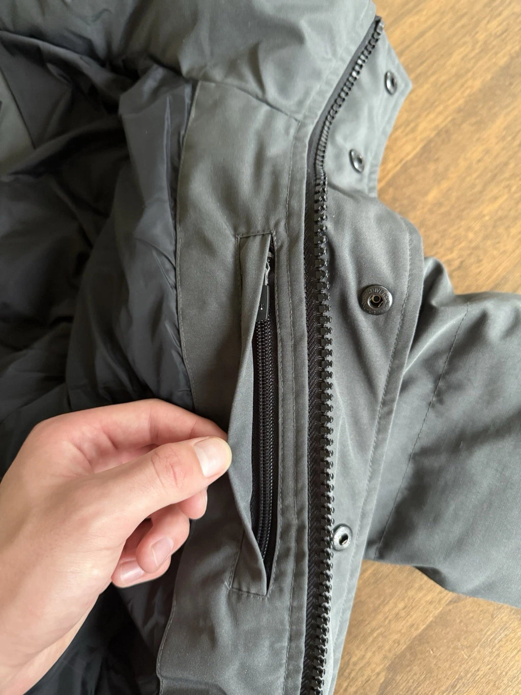 Nova Saints™ Canada Goose Wyndham Parka Grey/Black Badge