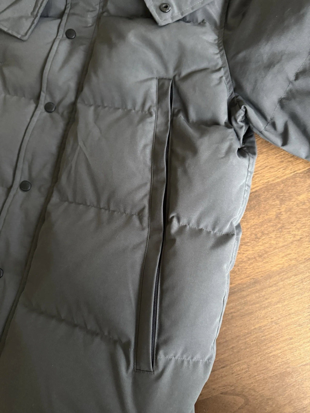 Nova Saints™ Canada Goose Wyndham Parka Grey/Black Badge