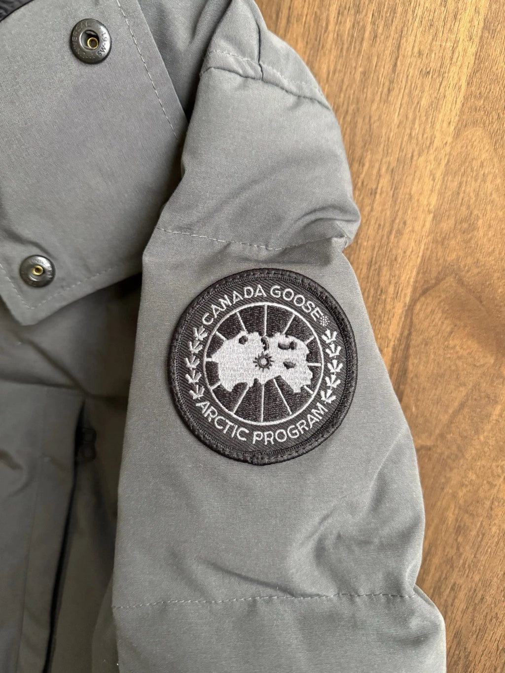 Nova Saints™ Canada Goose Wyndham Parka Grey/Black Badge