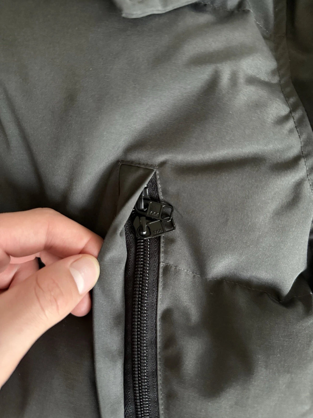 Nova Saints™ Canada Goose Wyndham Parka Grey/Black Badge